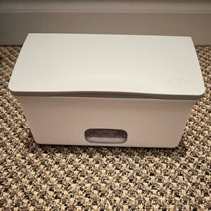 Ubbi White wipe container